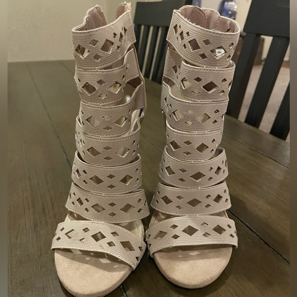🔴 Shoedazzle Heeled Boots - Picture 5 of 9